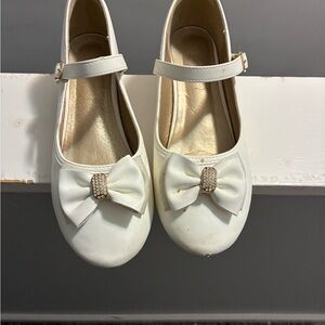 Elegant White Kids Shoes with Bow
